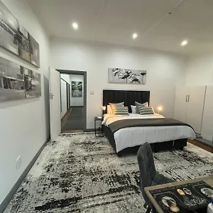 Guest house 30 On 6th, Bellville